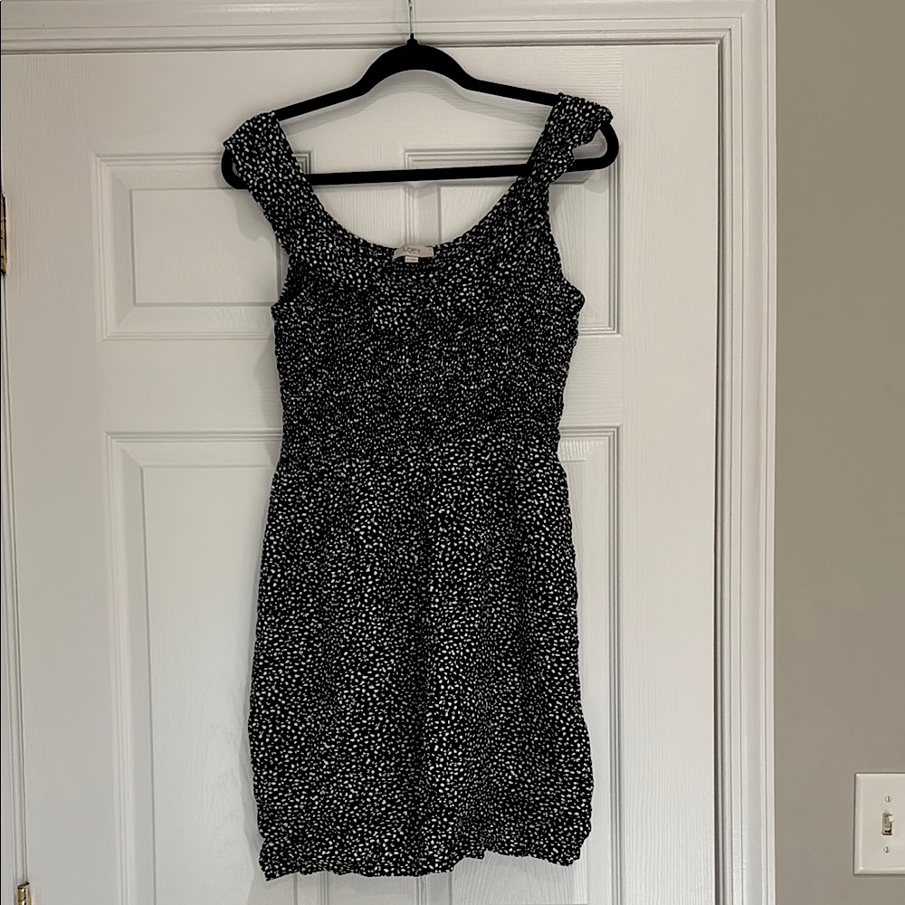 Elegant Black and White Women's Dress Loft Medium